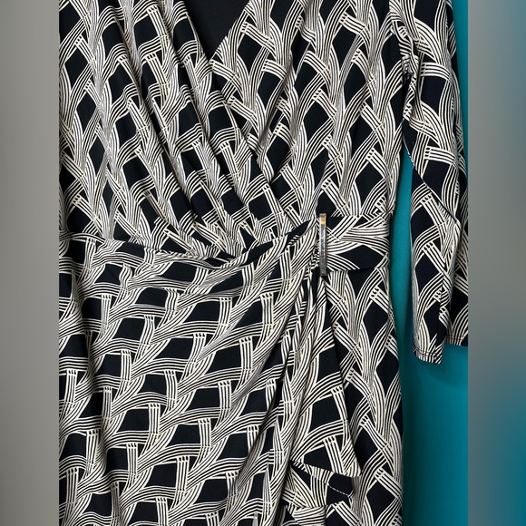 WHBM Form flattering black design dress size 8 - Picture 3 of 10